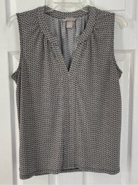 HM Sleeveless VNeck Blouse Black White Top Quiet Luxury Preppy Minimalist Mod